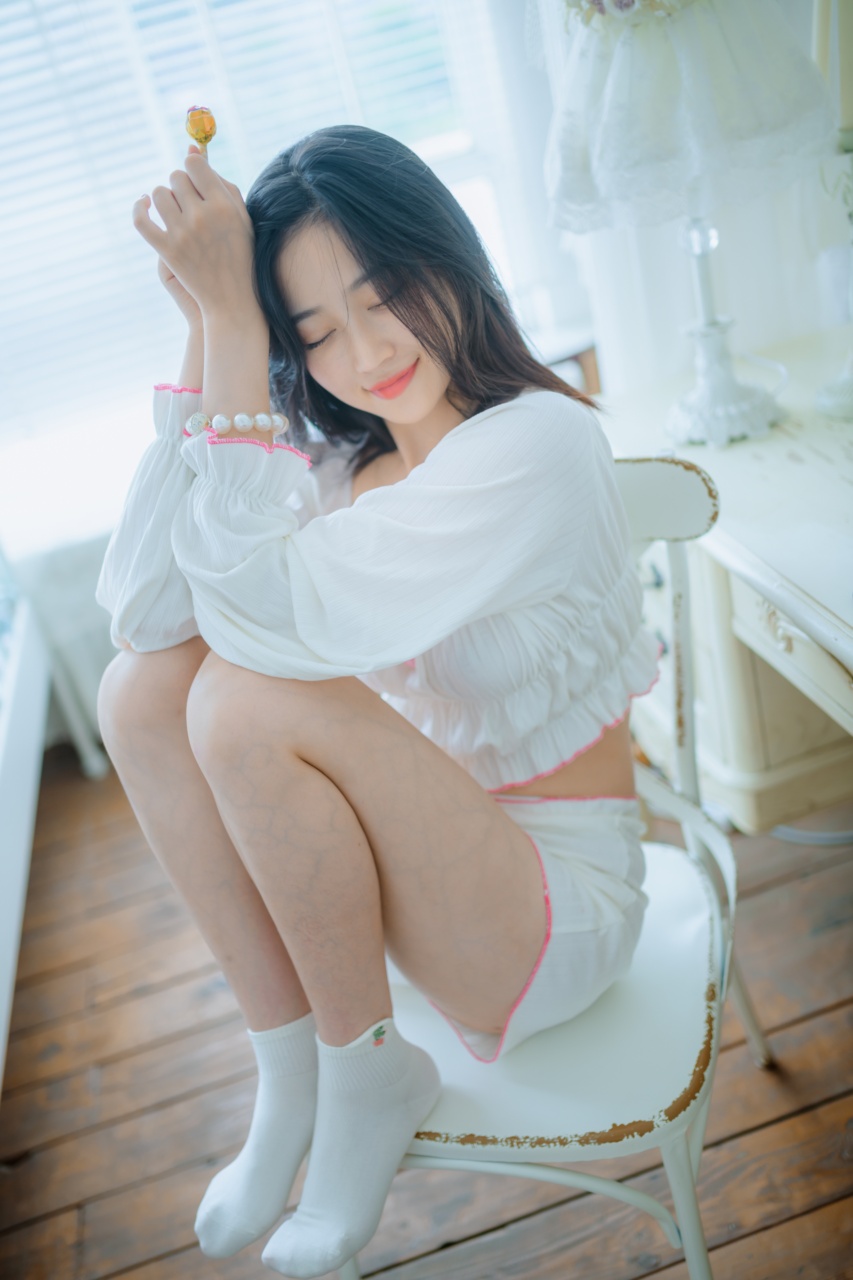 图片[2]-年年 NO.064 爱吃棒棒糖的少女 [105P 247MB]-年年写真站