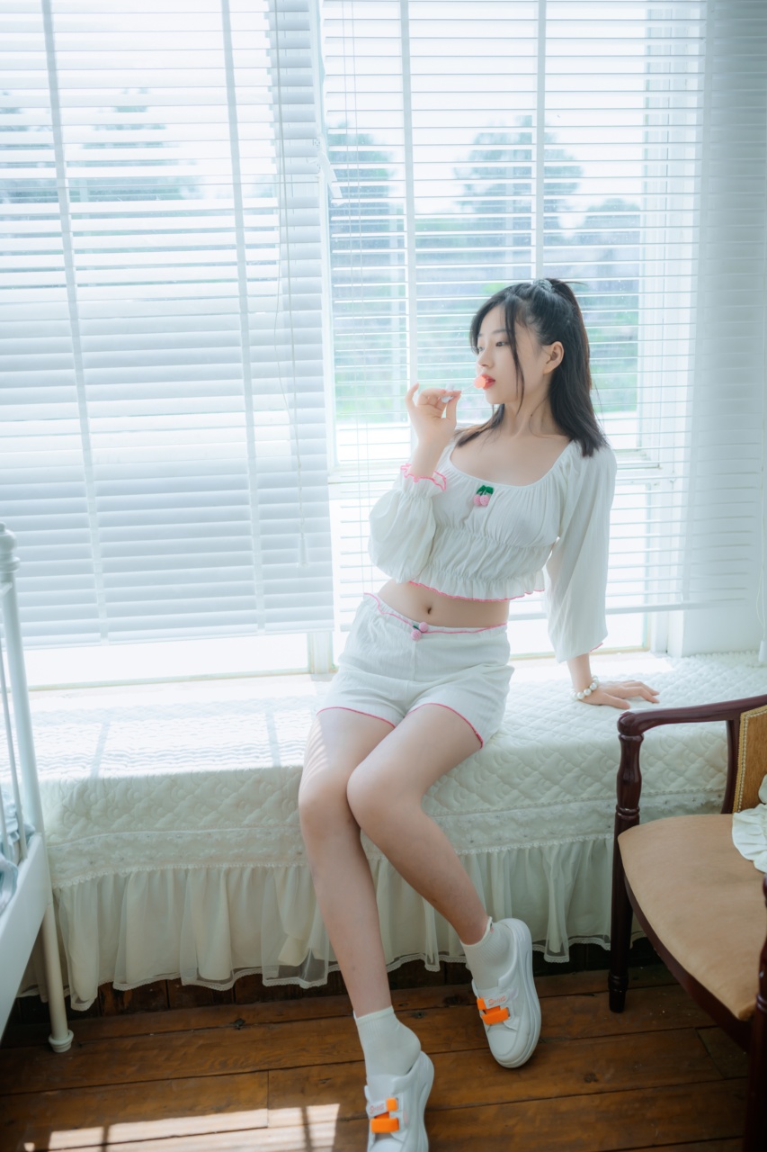 图片[3]-年年 NO.064 爱吃棒棒糖的少女 [105P 247MB]-年年写真站