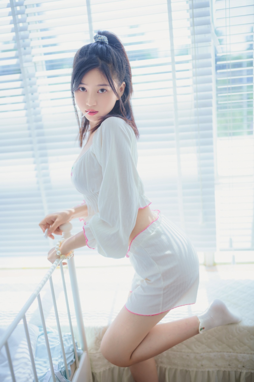 图片[5]-年年 NO.064 爱吃棒棒糖的少女 [105P 247MB]-年年写真站
